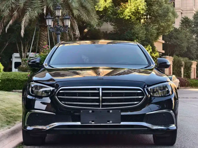 Mercedes-Benz E-Class — Фото автомобиля 2