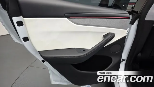 Tesla Model Y — Фото автомобиля 14