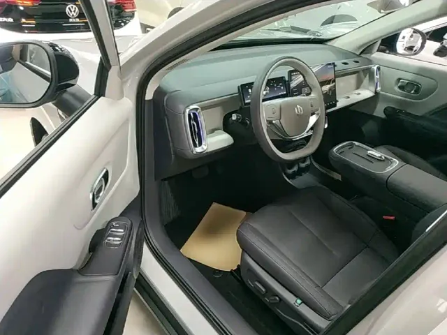Leapmotor B10 — Фото автомобиля 15
