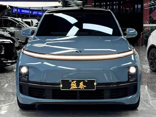 Li Auto L8 — Фото автомобиля 2