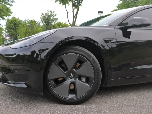 Tesla Model 3 — Фото автомобиля 8