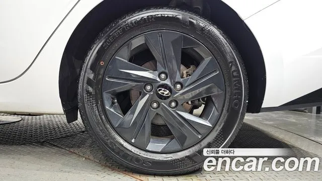 Hyundai Avante CN7 — Фото автомобиля 6