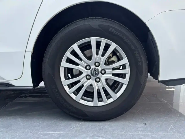 Toyota Sienna — Фото автомобиля 7