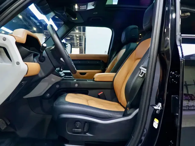 Land Rover Defender — Фото автомобиля 11