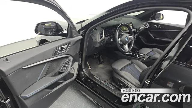 BMW 1 Series F40 — Фото автомобиля 9