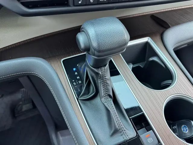 Toyota Sienna — Фото автомобиля 8