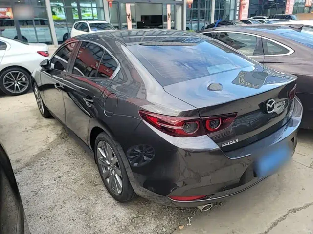 Mazda Axela — Фото автомобиля 4