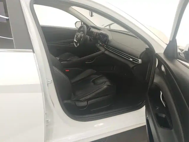 Hyundai Elantra — Фото автомобиля 8