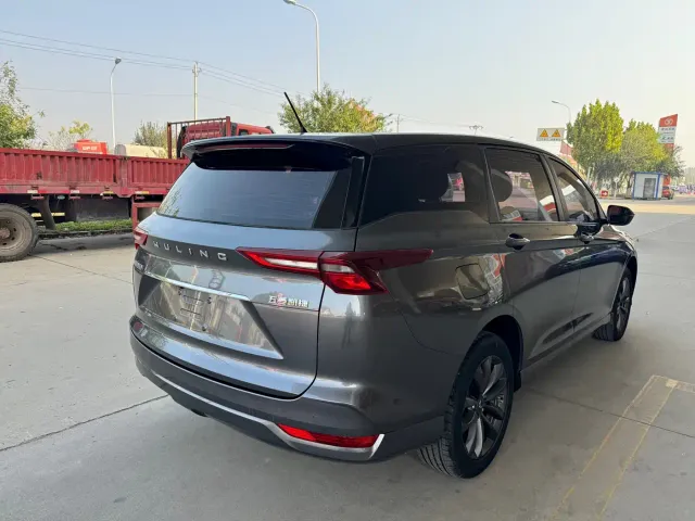 Wuling Victory — Фото автомобиля 14