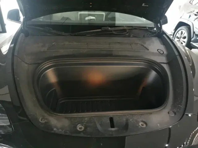 Tesla Model Y — Фото автомобиля 15
