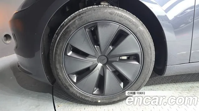 Tesla Model 3 — Фото автомобиля 5