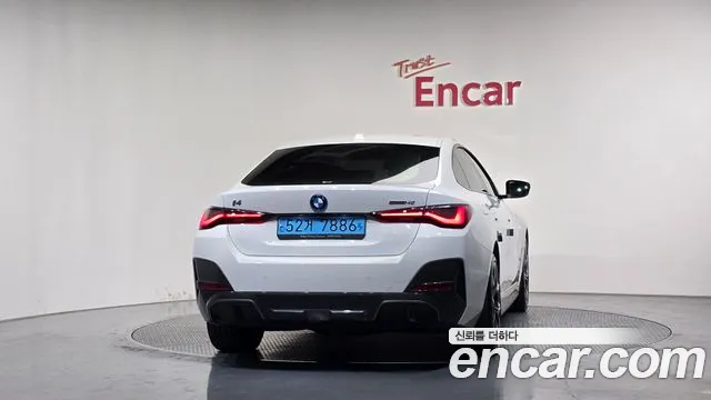 BMW i4 — Фото автомобиля 4