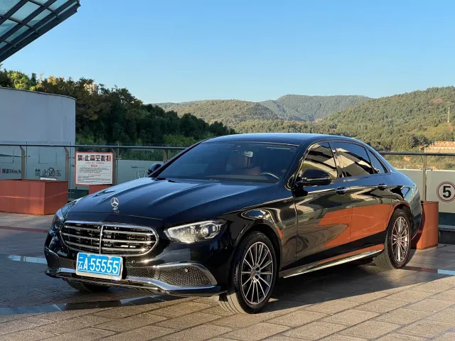 Mercedes-Benz E-Class — Фото автомобиля 3