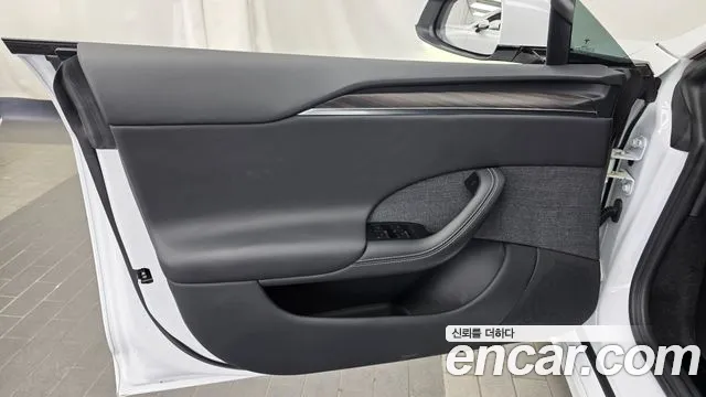 Tesla Model S — Фото автомобиля 13