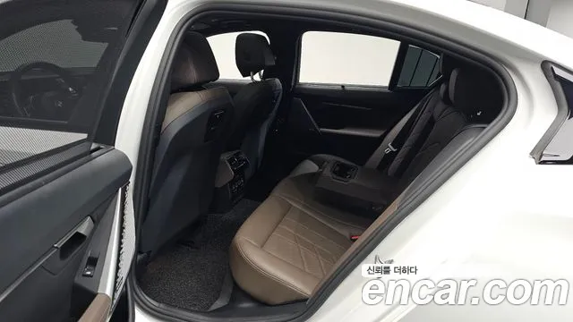 BMW i5 G60 — Фото автомобиля 18