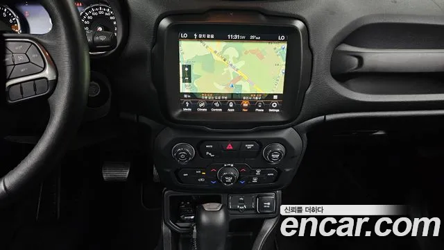 Jeep Renegade — Фото автомобиля 13
