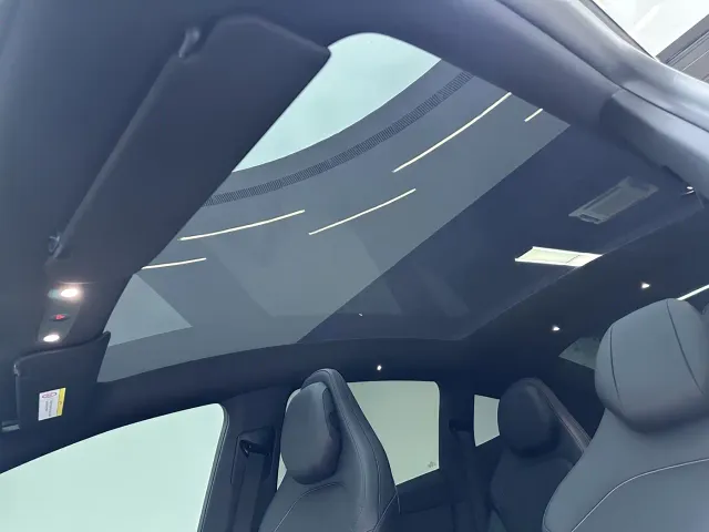 Tesla Model Y L — Фото автомобиля 19