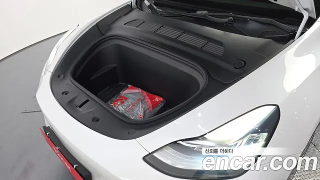 Tesla Model Y — Фото автомобиля 5