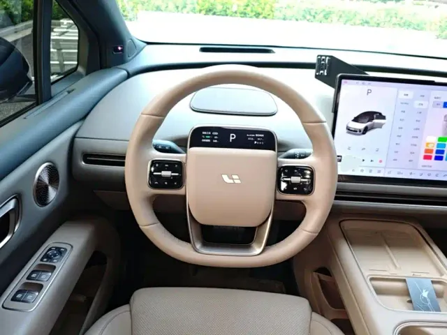 Li Auto i6 — Фото автомобиля 10