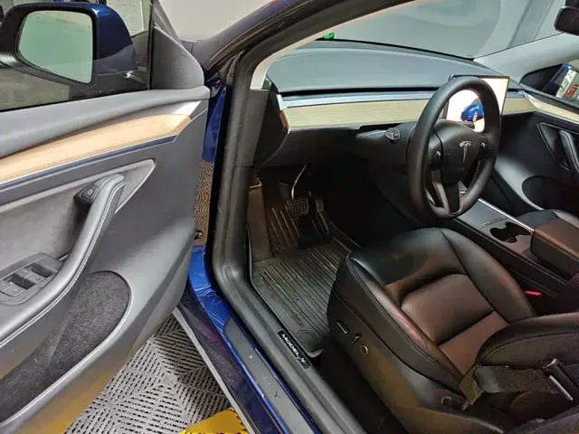 Tesla Model Y — Фото автомобиля 15