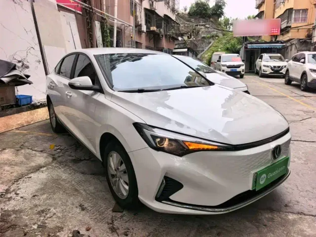 Changan Eado — Фото автомобиля 3