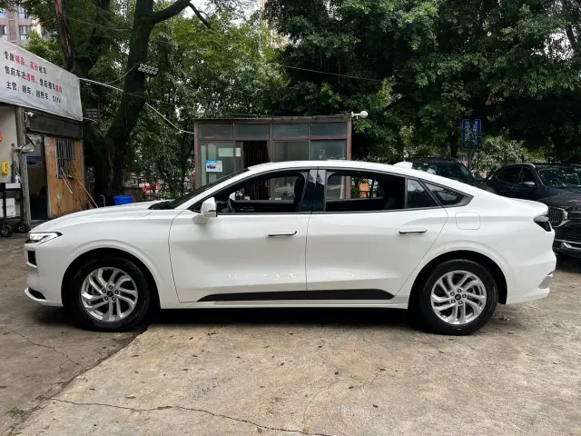Ford Mondeo — Фото автомобиля 6
