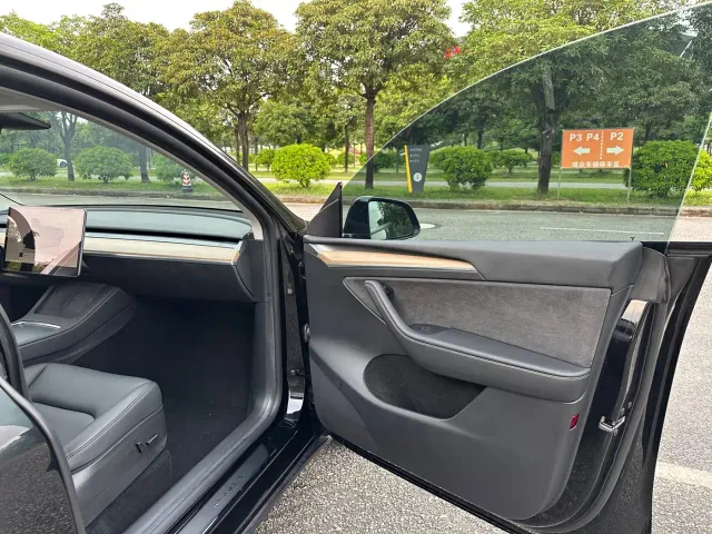 Tesla Model Y — Фото автомобиля 11