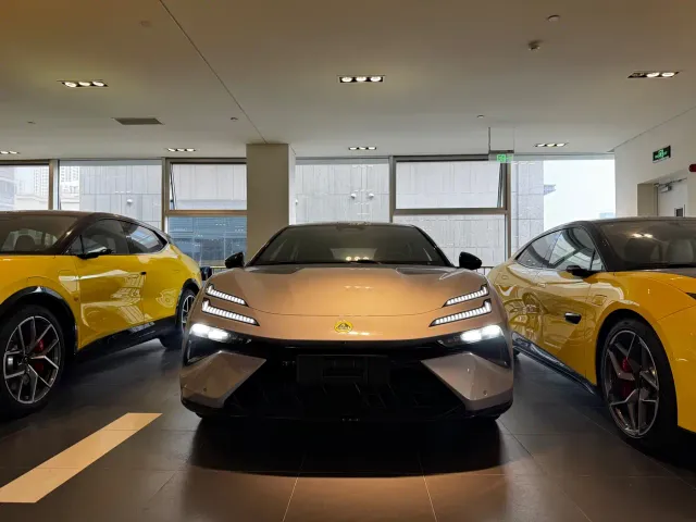 Lotus Emeya — Фото автомобиля 2