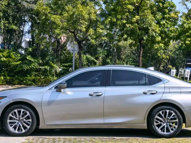 Lexus ES — Фото автомобиля 4