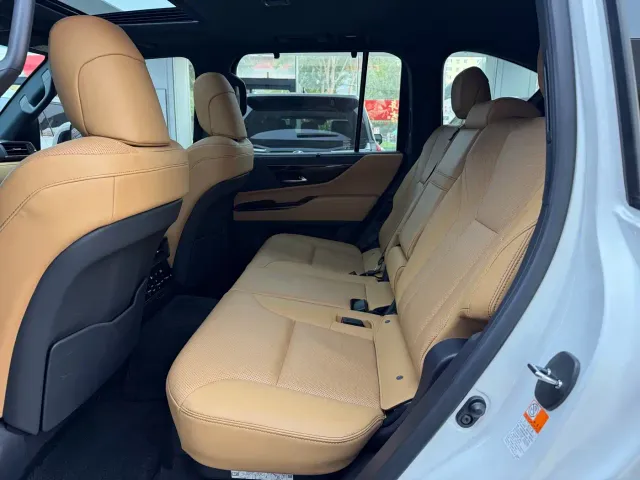 Lexus Lexus LX 2025 700h Leading Edition — Фото автомобиля 5
