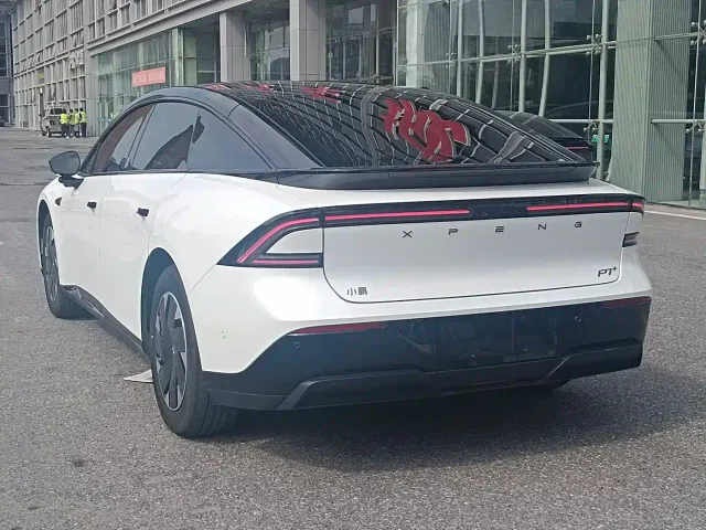 Xpeng P7+ — Фото автомобиля 6