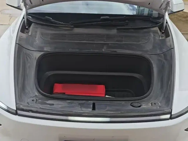 Tesla Model Y — Фото автомобиля 20