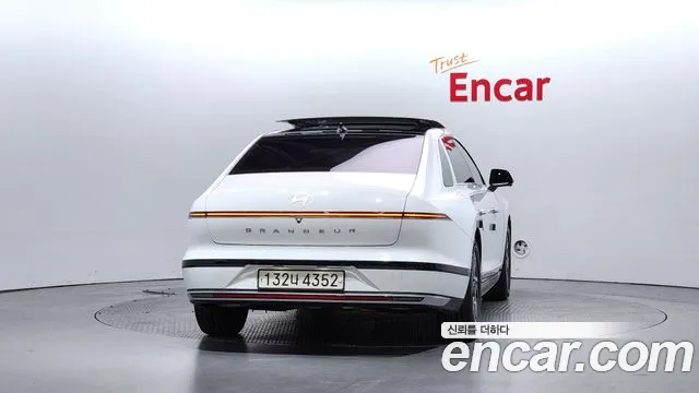 Hyundai Grandeur Grandeur (GN7) 2.5 Бензин 2WD — Фото автомобиля 4