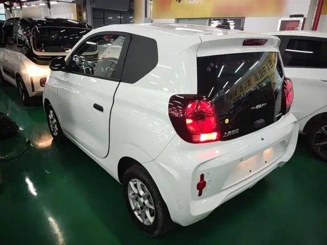 Roewe Clever — Фото автомобиля 4