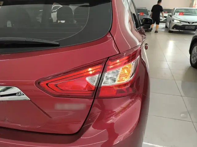 Nissan Tiida — Фото автомобиля 7