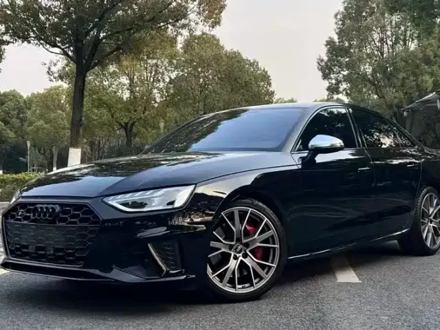 Фотография автомобиля — Audi S4