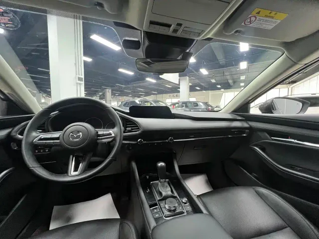 Mazda Axela — Фото автомобиля 18
