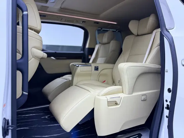 Toyota Alphard — Фото автомобиля 9