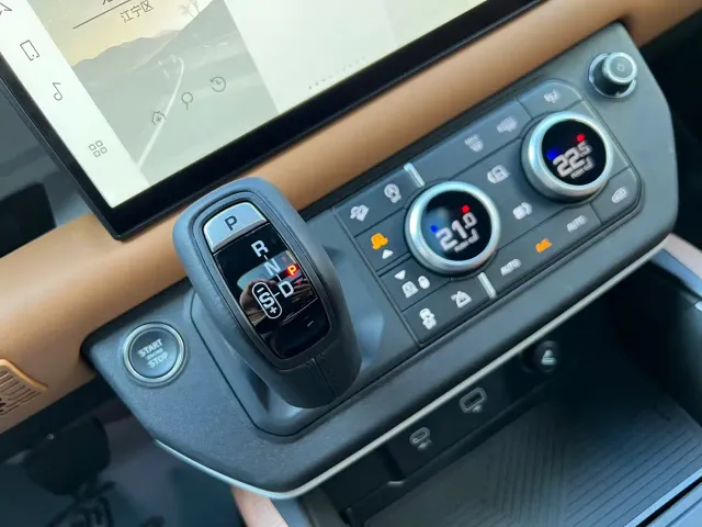 Land Rover Defender — Фото автомобиля 7