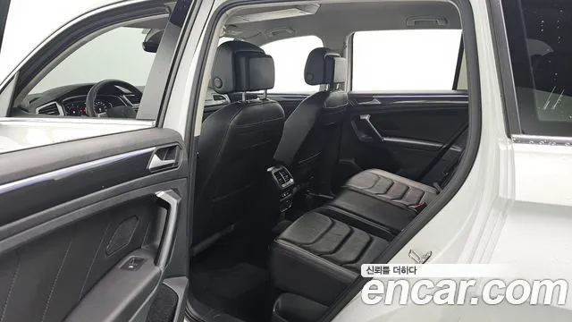 Volkswagen Tiguan Tiguan 2 поколение 2.0 TDI Premium — Фото автомобиля 11