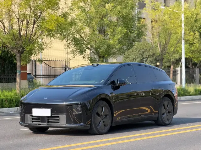 Фотография автомобиля — Li Auto i6
