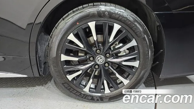 Toyota Alphard — Фото автомобиля 18
