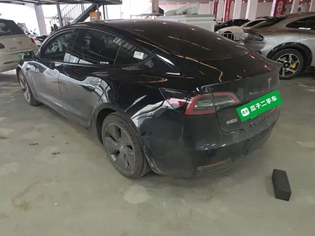 Tesla Model 3 — Фото автомобиля 4