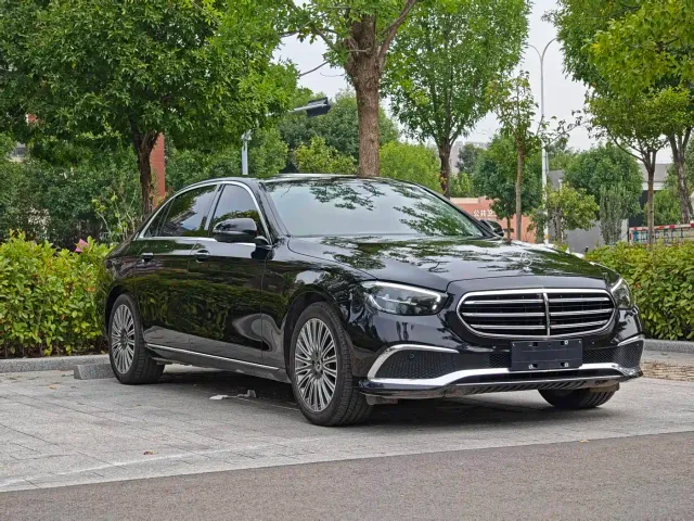 Mercedes-Benz E-Class — Фото автомобиля 3