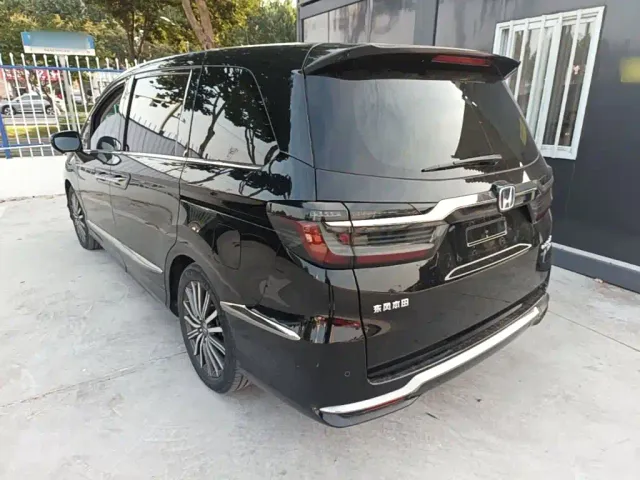 Honda Elysion 2022 2.0L e:HEV Luxury — Фото автомобиля 4