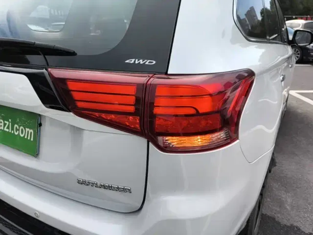 Mitsubishi Outlander — Фото автомобиля 7