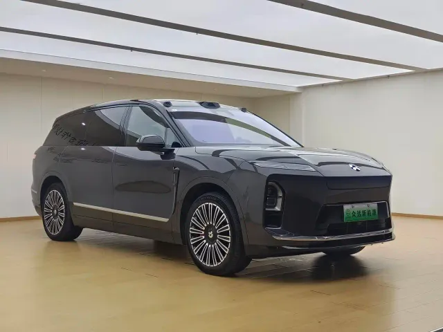Nio ES8 — Фото автомобиля 4