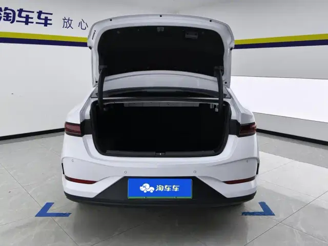 BYD Qin PLUS 2025 DM-i Smart Drive 55KM Leader — Фото автомобиля 4