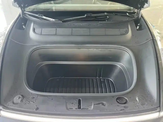 Tesla Model Y — Фото автомобиля 11