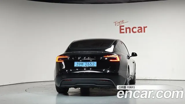 Tesla Model 3 — Фото автомобиля 4